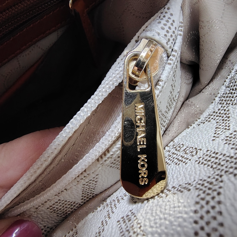 Michael Kors Harper North South Signature Large Vanilla & Brown Logo Tote Bag - Picture 8 of 9